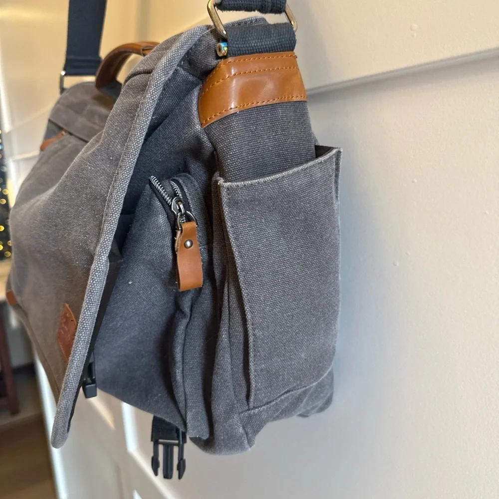 ESTARER Gray Canvas Messenger Laptop Bag w/ Leather Trim *FLAW* See Description